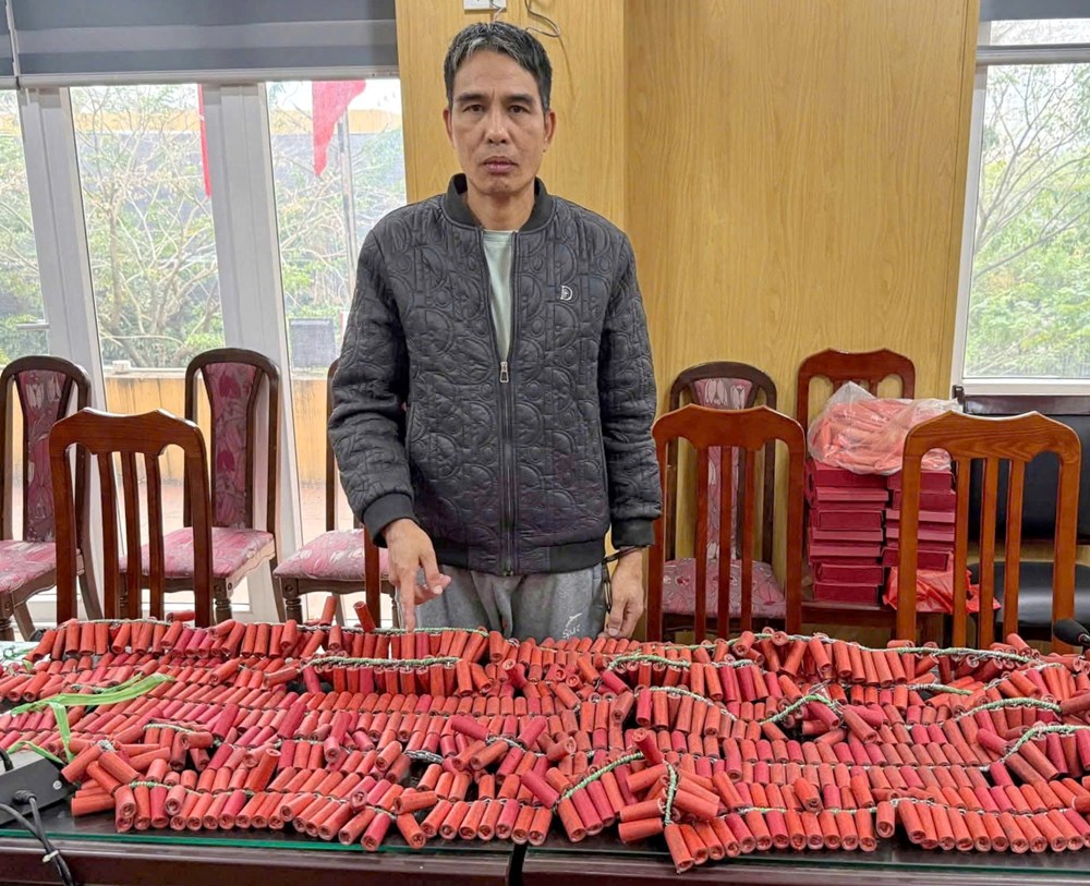 Tàng trữ, mua bán, sử dụng pháo nổ bị xử lý thế nào? - ảnh 1