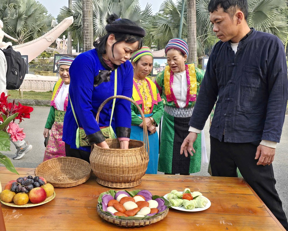 Ấm áp mâm cơm sum vầy tại “ngôi nhà chung” - ảnh 8