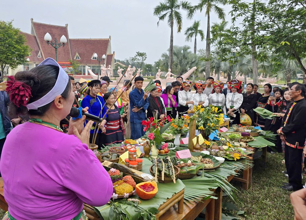 Ấm áp mâm cơm sum vầy tại “ngôi nhà chung” - ảnh 15