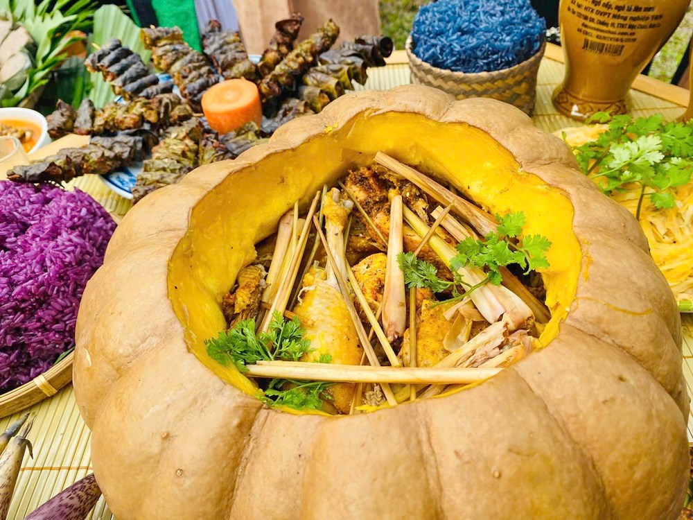 Ấm áp mâm cơm sum vầy tại “ngôi nhà chung” - ảnh 13