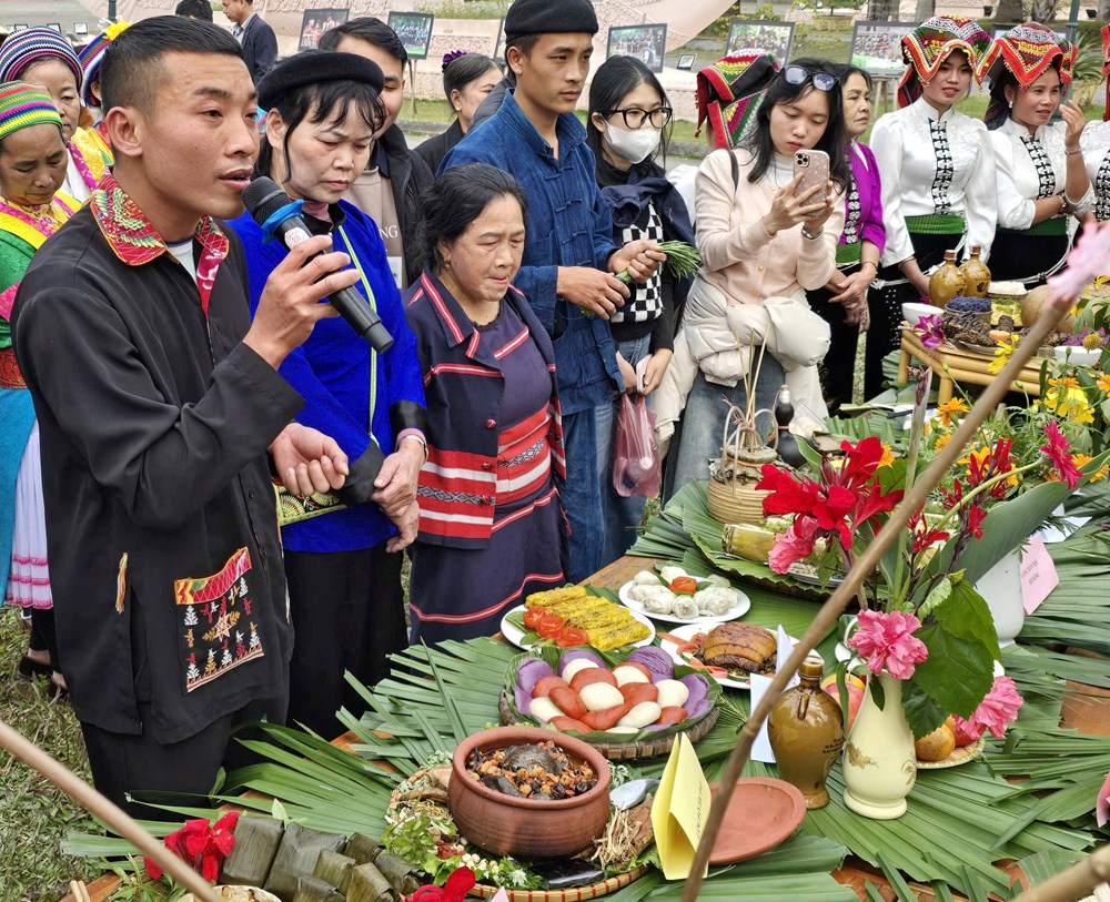 Ấm áp mâm cơm sum vầy tại “ngôi nhà chung” - ảnh 14