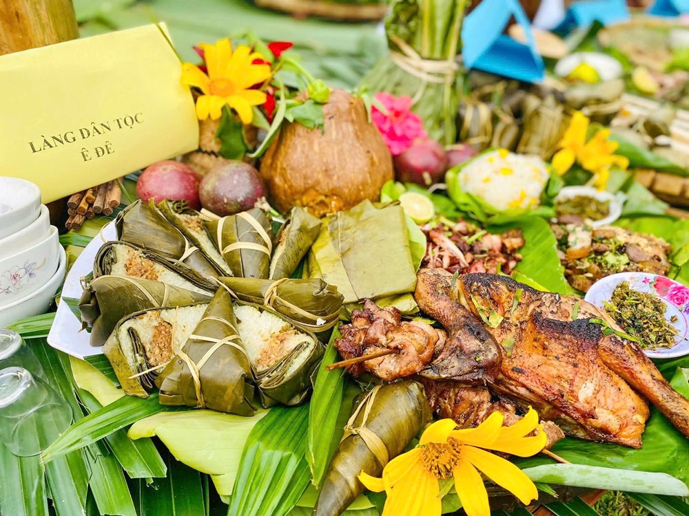 Ấm áp mâm cơm sum vầy tại “ngôi nhà chung” - ảnh 12