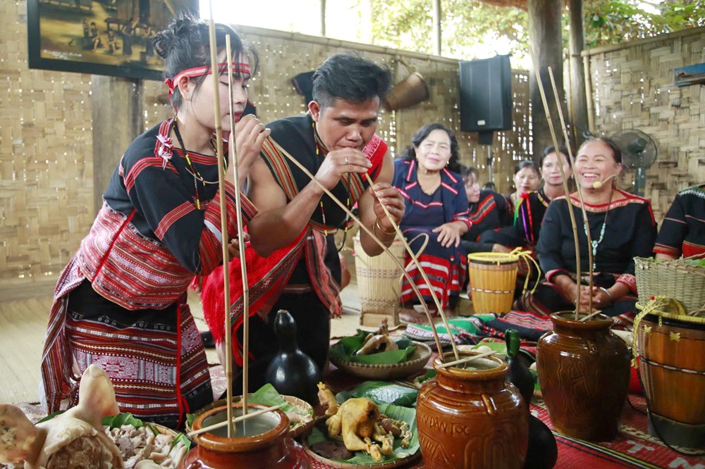 Độc đáo lễ cưới của đồng bào các dân tộc Tây Nguyên  - ảnh 16