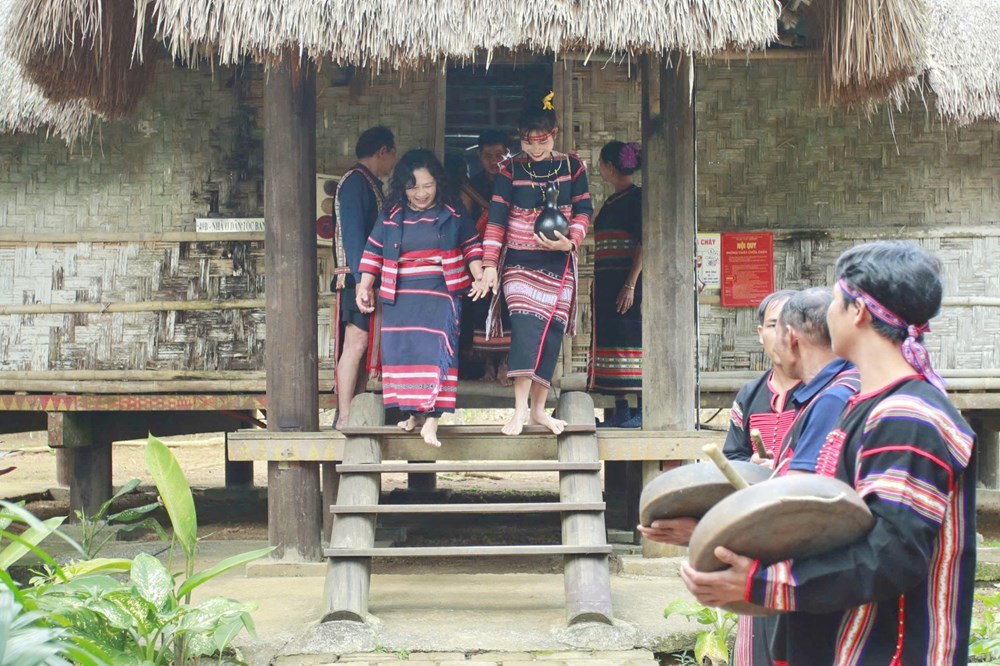 Độc đáo lễ cưới của đồng bào các dân tộc Tây Nguyên  - ảnh 9