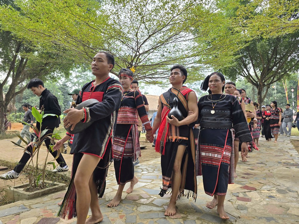 Độc đáo lễ cưới của đồng bào các dân tộc Tây Nguyên  - ảnh 10