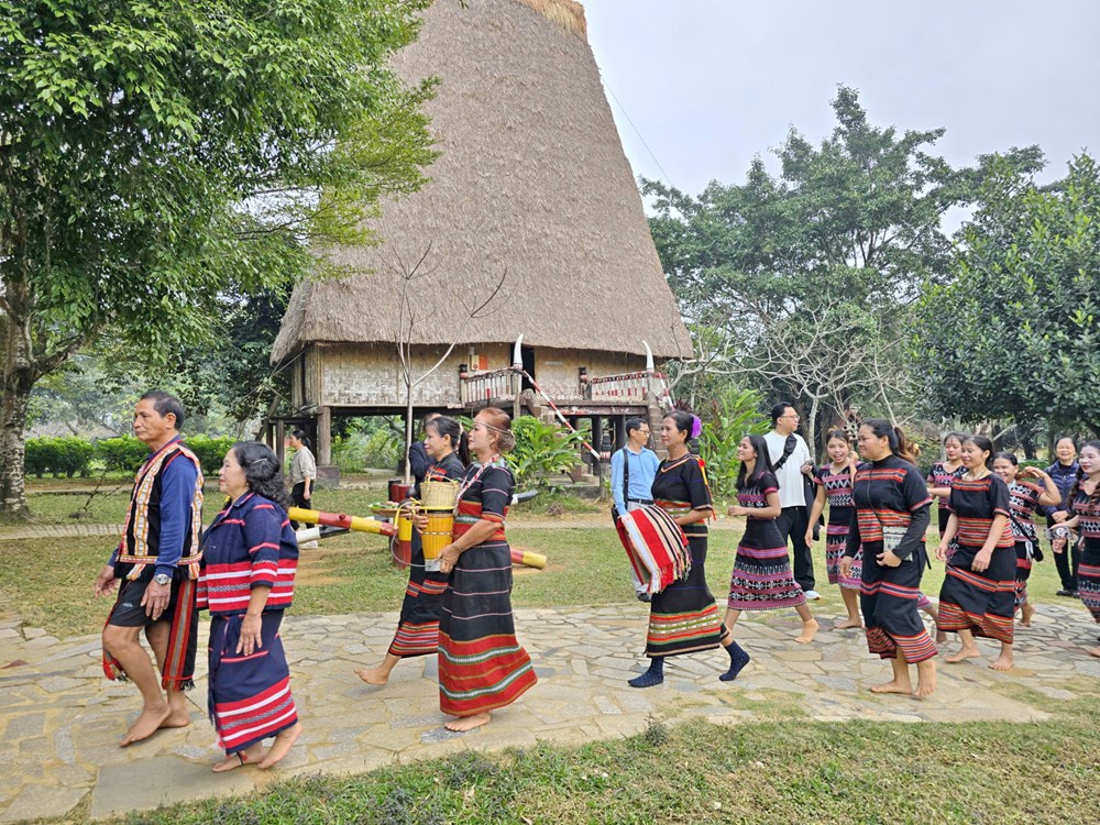 Độc đáo lễ cưới của đồng bào các dân tộc Tây Nguyên  - ảnh 7