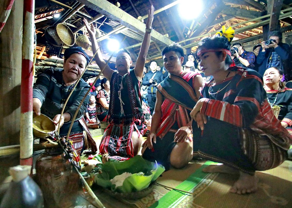 Độc đáo lễ cưới của đồng bào các dân tộc Tây Nguyên  - ảnh 11