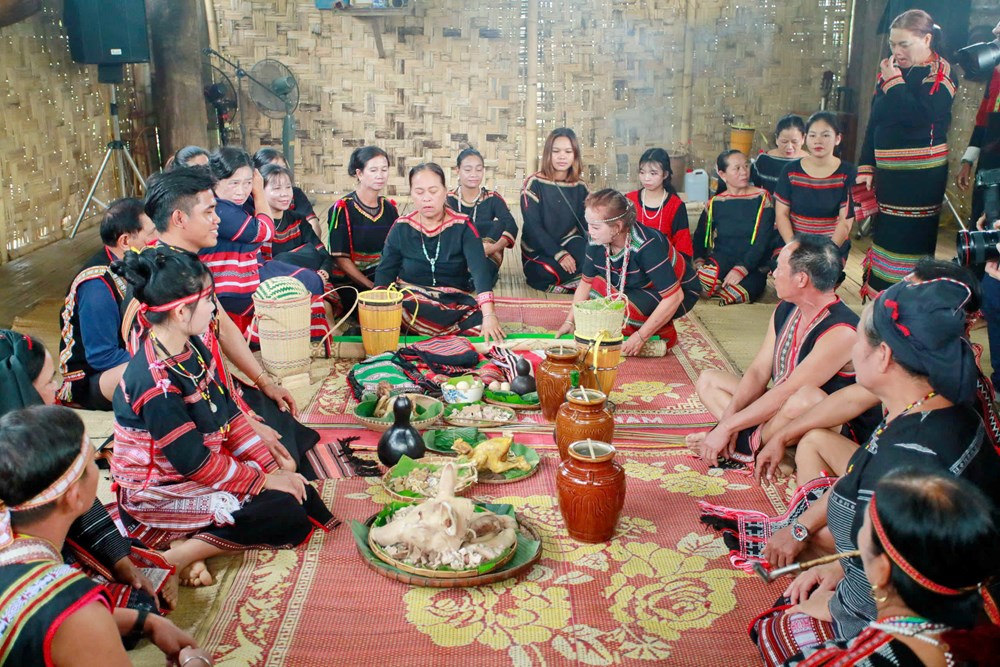 Độc đáo lễ cưới của đồng bào các dân tộc Tây Nguyên  - ảnh 1
