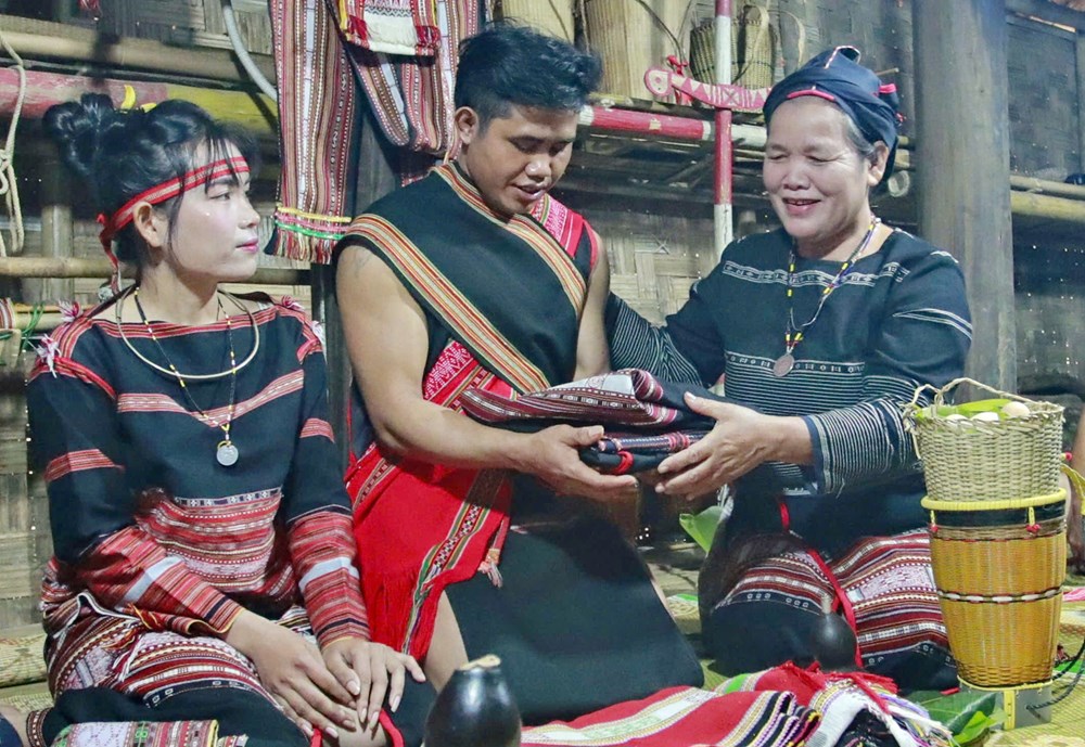 Độc đáo lễ cưới của đồng bào các dân tộc Tây Nguyên  - ảnh 14