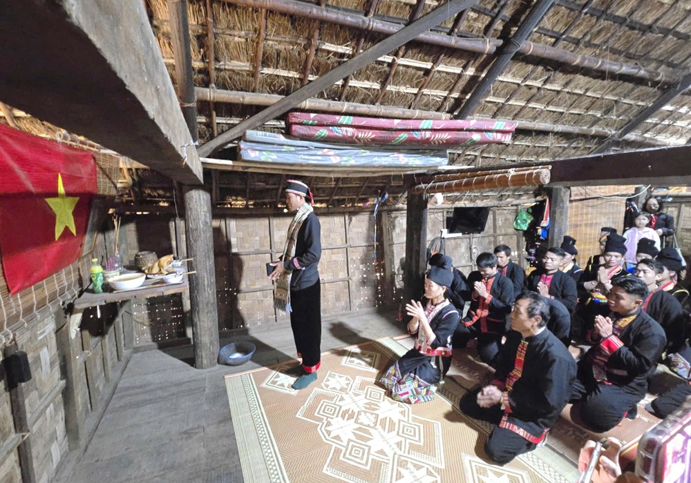 Nghi thức thu thóc cầu mùa của người Khơ Mú  - ảnh 8