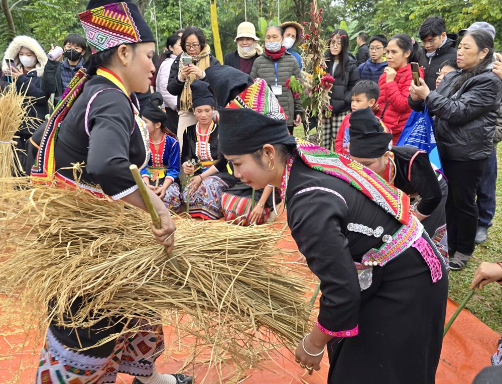 Nghi thức thu thóc cầu mùa của người Khơ Mú  - ảnh 16