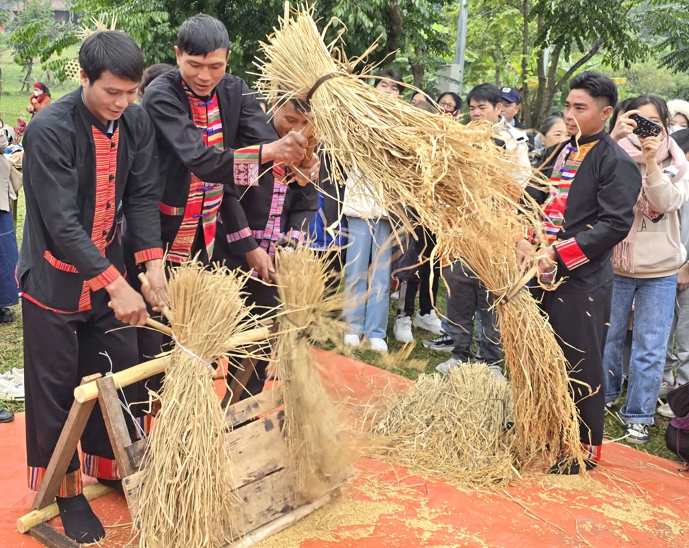 Nghi thức thu thóc cầu mùa của người Khơ Mú  - ảnh 12