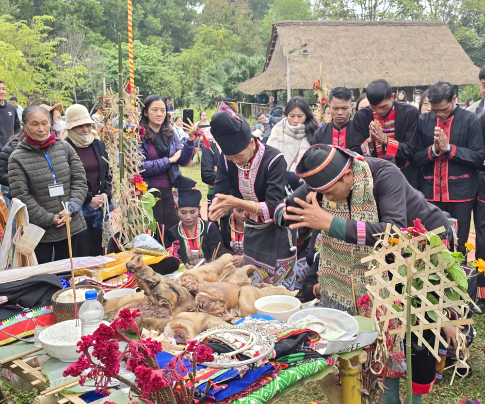 Nghi thức thu thóc cầu mùa của người Khơ Mú  - ảnh 9