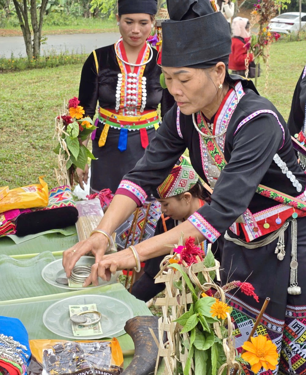 Nghi thức thu thóc cầu mùa của người Khơ Mú  - ảnh 4