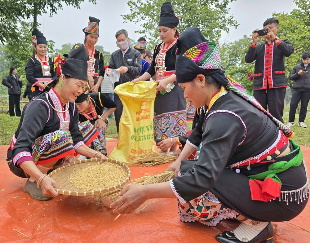 Nghi thức thu thóc cầu mùa của người Khơ Mú  - ảnh 14