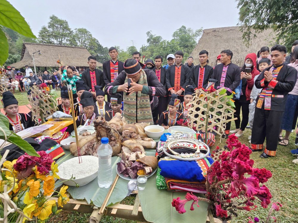 Nghi thức thu thóc cầu mùa của người Khơ Mú  - ảnh 1
