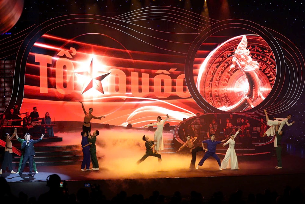 “Với Đảng vẹn toàn niềm tin yêu” - Hành trình cảm xúc từ cội nguồn đến khát vọng thời đại - ảnh 3