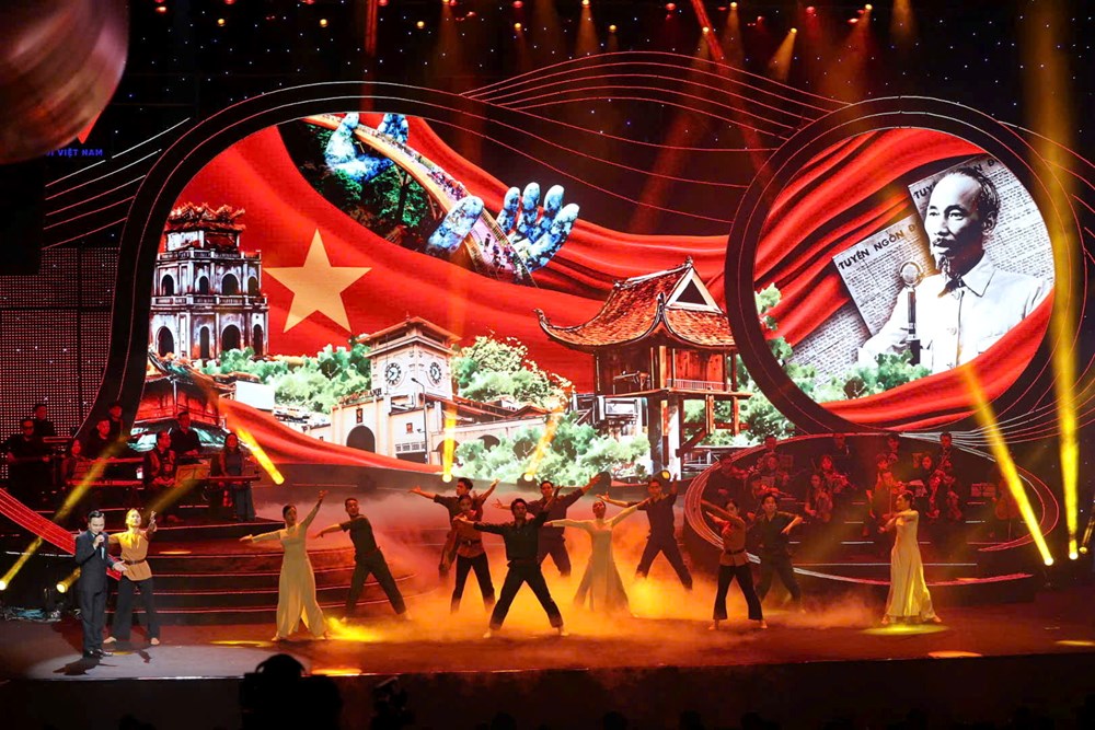 “Với Đảng vẹn toàn niềm tin yêu” - Hành trình cảm xúc từ cội nguồn đến khát vọng thời đại - ảnh 1