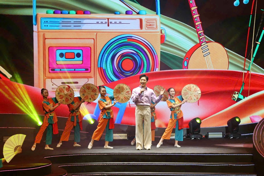 “Với Đảng vẹn toàn niềm tin yêu” - Hành trình cảm xúc từ cội nguồn đến khát vọng thời đại - ảnh 8