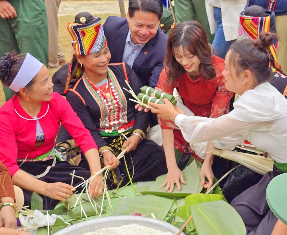 “Bánh chưng xanh - Tết vì người nghèo” lan tỏa yêu thương - ảnh 3