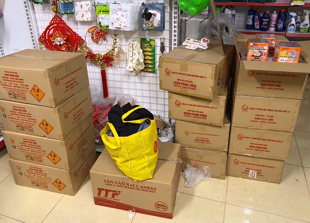 Hà Nội: Xử lý cơ sở kinh doanh pháo hoa trái phép - ảnh 1