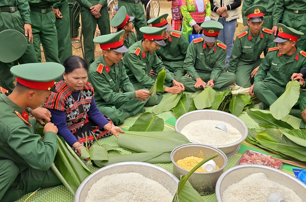 “Bánh chưng xanh - Tết vì người nghèo” lan tỏa yêu thương - ảnh 2