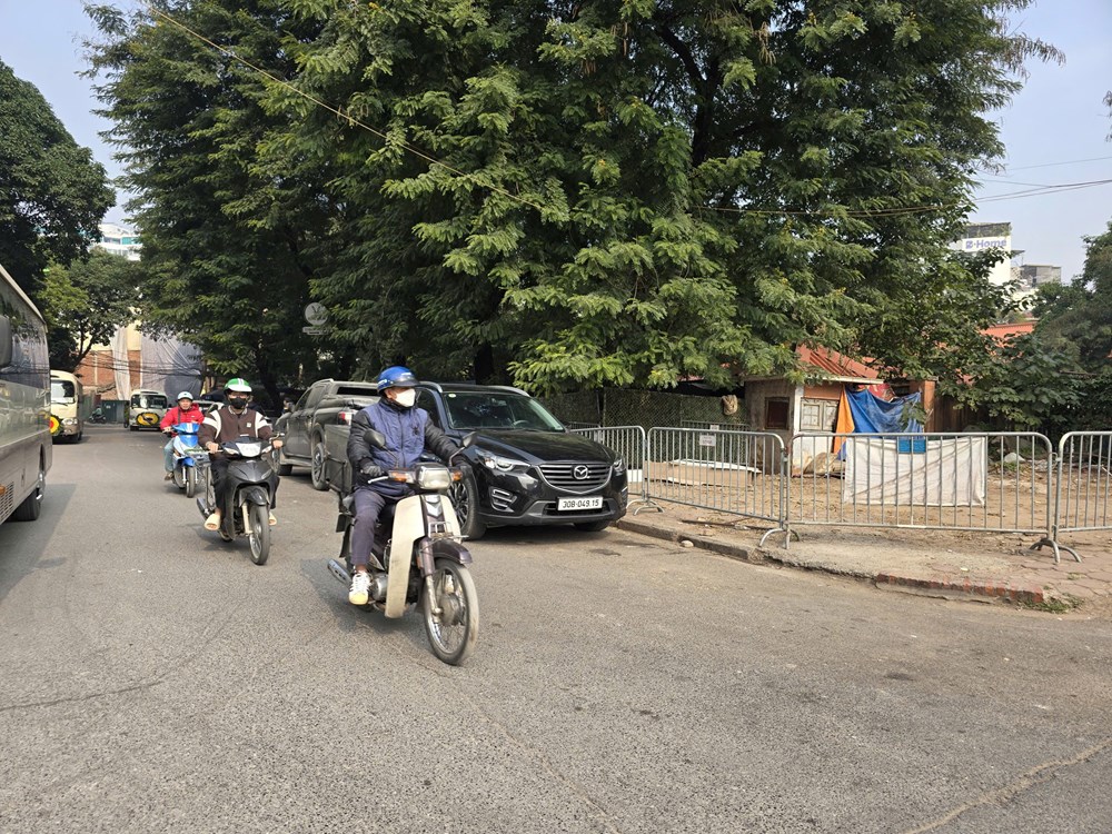 Ngõ 294 Kim Mã - “điểm nóng” lấn chiếm ngõ làm nơi đỗ xe  - ảnh 1