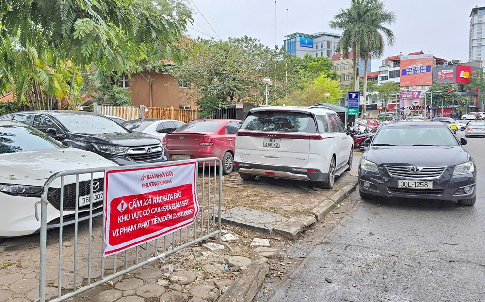 Ngõ 294 Kim Mã - “điểm nóng” lấn chiếm ngõ làm nơi đỗ xe  - ảnh 2