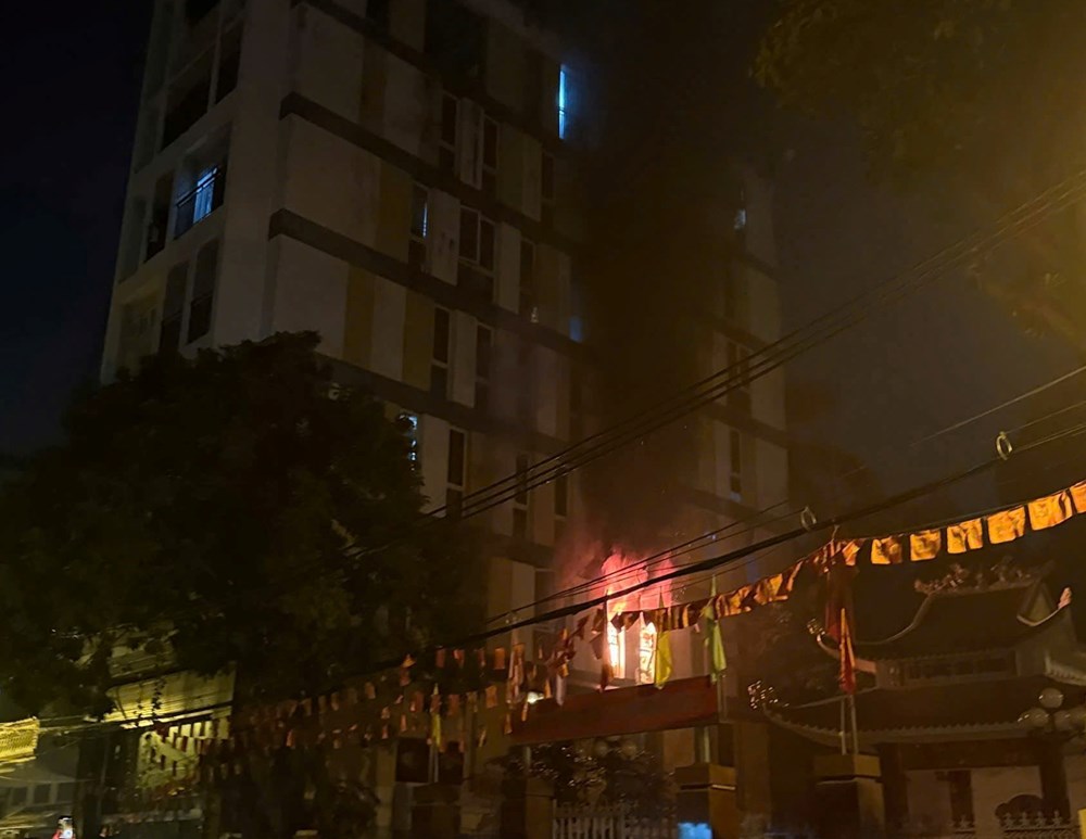 Hà Nội: Khống chế hỏa hoạn tại nhà nghỉ, cứu an toàn 7 người - ảnh 1