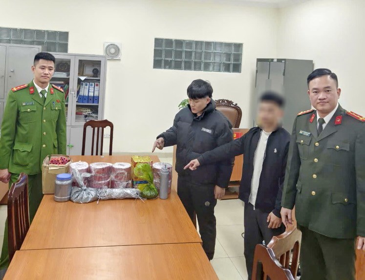 Rao bán pháo hoa trên mạng để lừa đảo chiếm đoạt tiền - ảnh 1