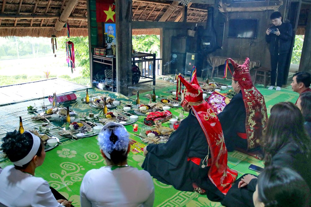 Độc đáo Lễ cúng vía bếp của người Mường - ảnh 1