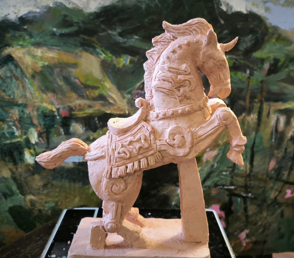 Ngựa dát vàng khuấy động thị trường quà tặng Tết Bính Ngọ 2026 - ảnh 6