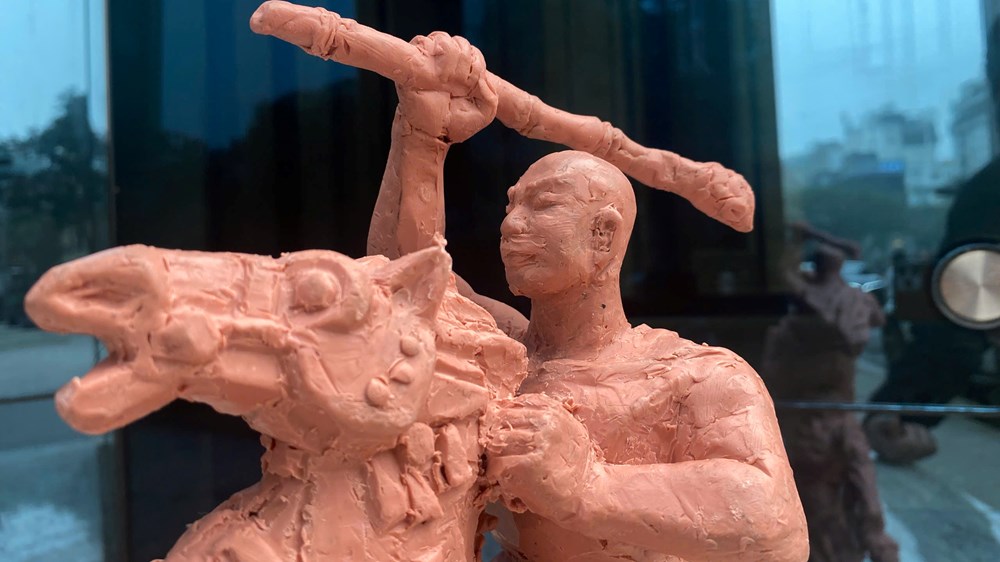 Ngựa dát vàng khuấy động thị trường quà tặng Tết Bính Ngọ 2026 - ảnh 5