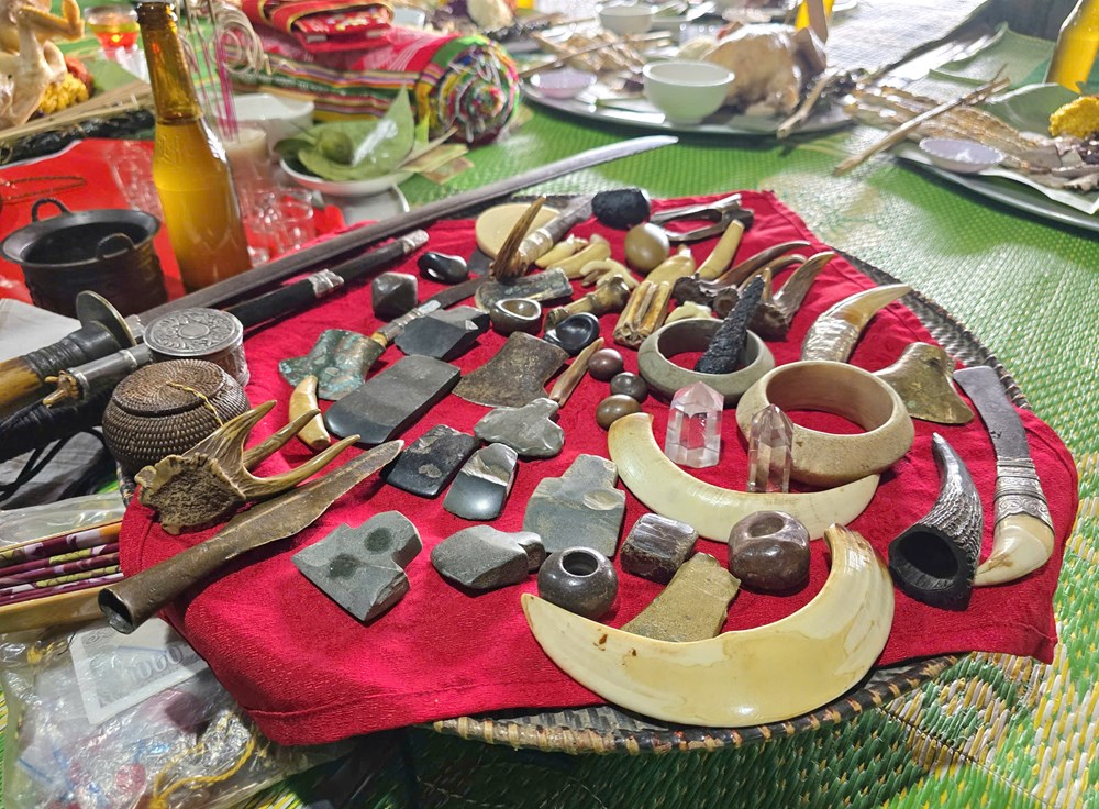 Giải mã bí mật túi Khót - “vũ khí” huyền bí của thầy Mo Mường - ảnh 1