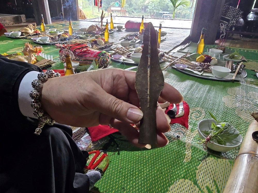 Giải mã bí mật túi Khót - “vũ khí” huyền bí của thầy Mo Mường - ảnh 9