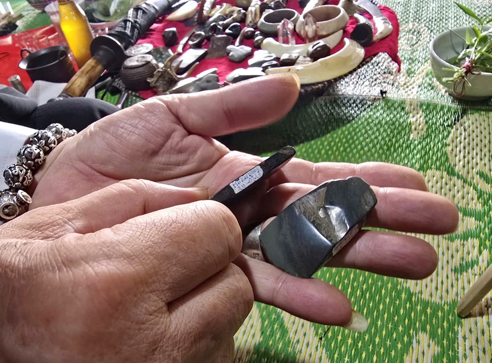 Giải mã bí mật túi Khót - “vũ khí” huyền bí của thầy Mo Mường - ảnh 11