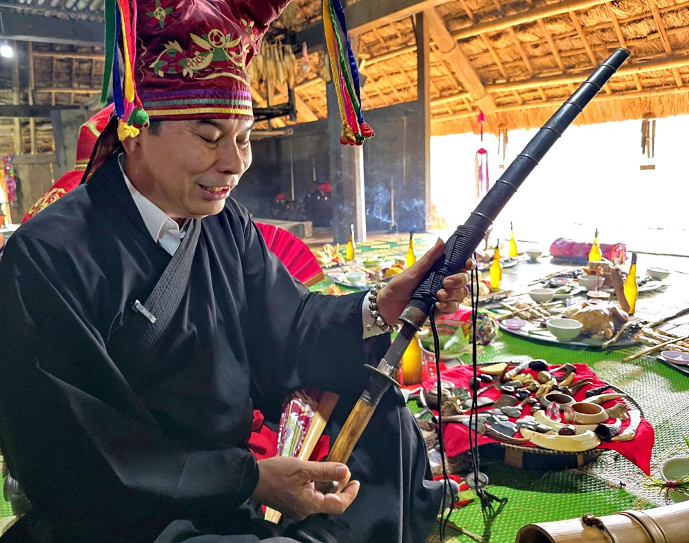 Giải mã bí mật túi Khót - “vũ khí” huyền bí của thầy Mo Mường - ảnh 6