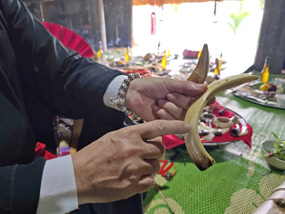 Giải mã bí mật túi Khót - “vũ khí” huyền bí của thầy Mo Mường - ảnh 10