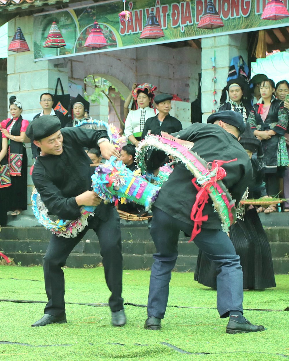 Độc đáo điệu múa ngựa giấy của người Nùng Dín - ảnh 4