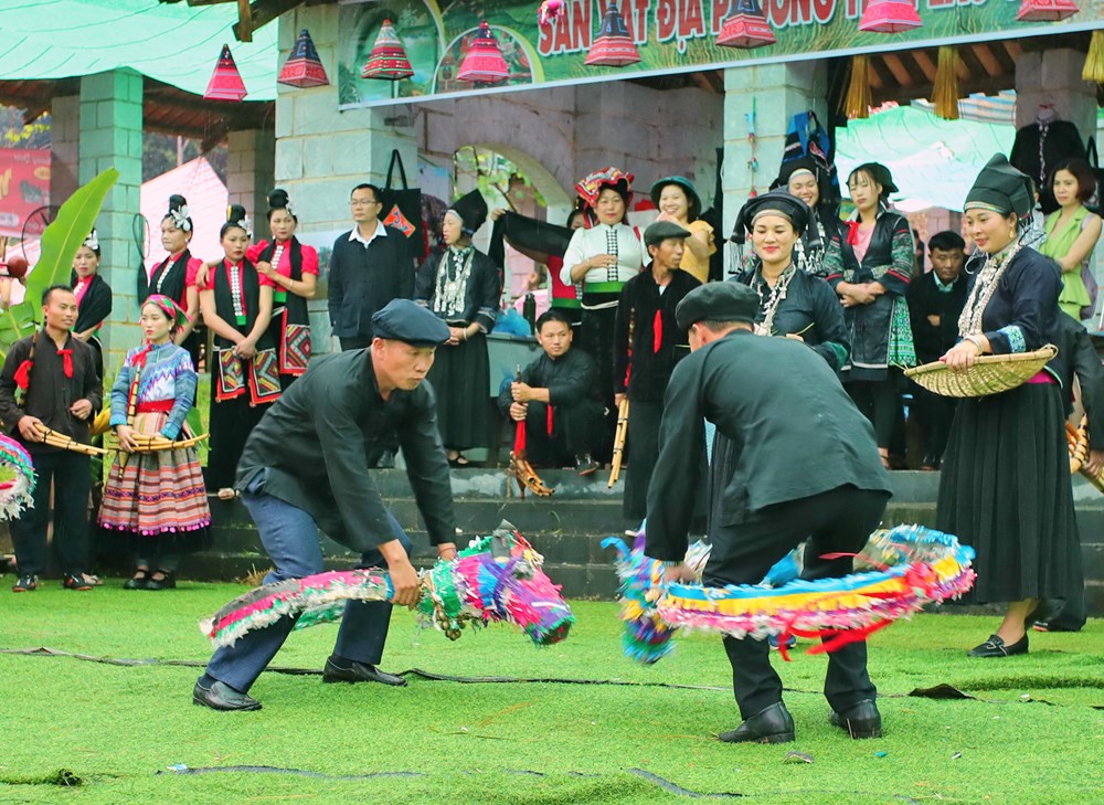 Độc đáo điệu múa ngựa giấy của người Nùng Dín - ảnh 2