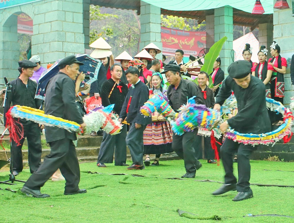 Độc đáo điệu múa ngựa giấy của người Nùng Dín - ảnh 5