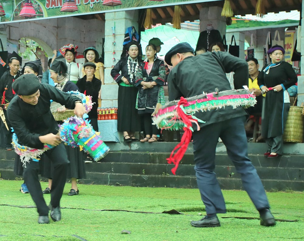 Độc đáo điệu múa ngựa giấy của người Nùng Dín - ảnh 3