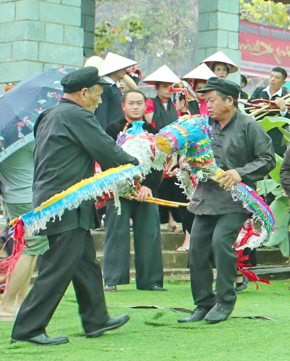 Độc đáo điệu múa ngựa giấy của người Nùng Dín - ảnh 6