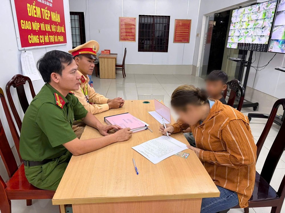 Xử lý thiếu niên ném đá làm vỡ cửa kính tàu hỏa - ảnh 1