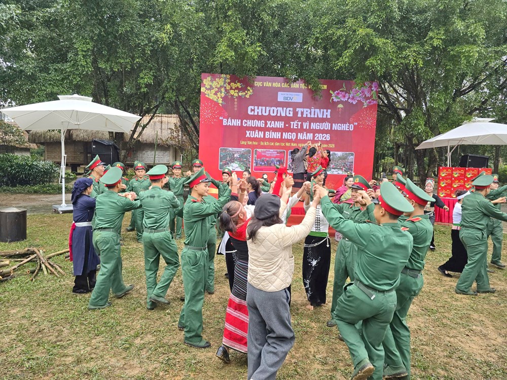 Sẻ chia yêu thương tại chương trình “Bánh chưng xanh - Tết vì người nghèo” 2026 - ảnh 9