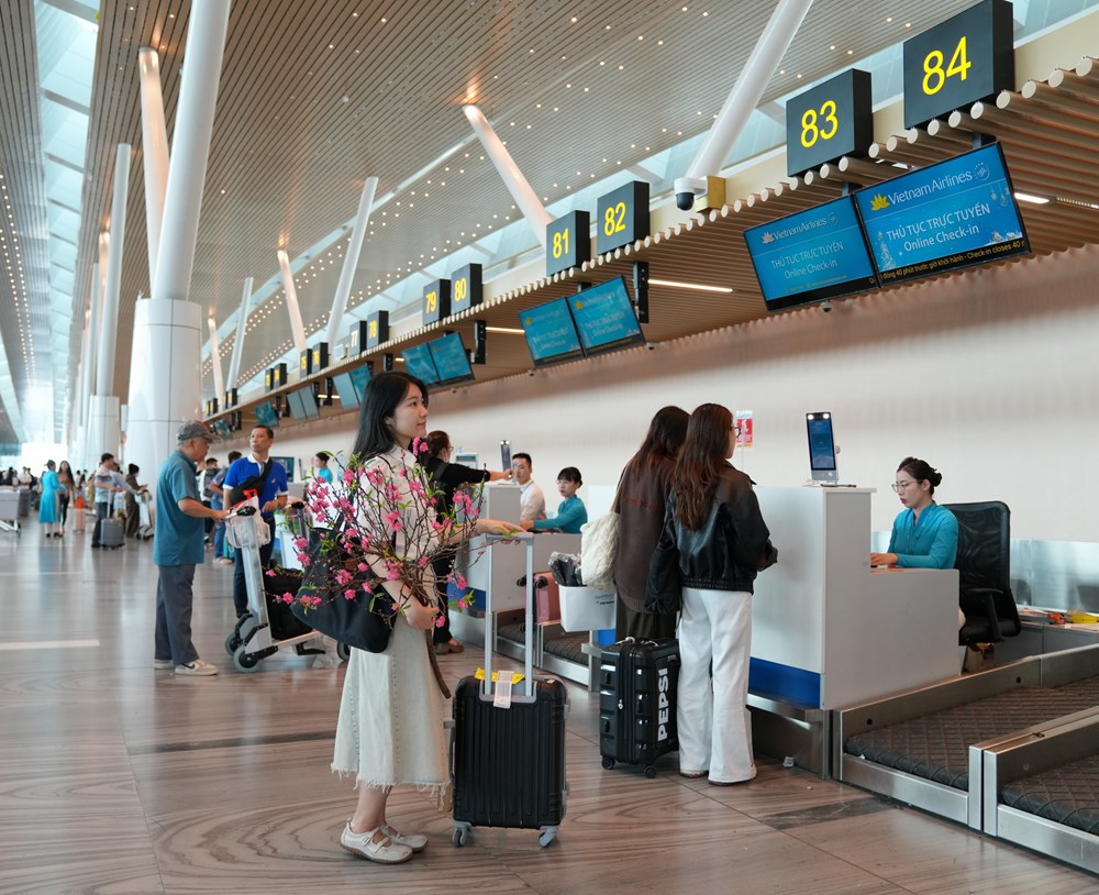Đi máy bay dịp cao điểm Tết cần lưu ý gì? - ảnh 1