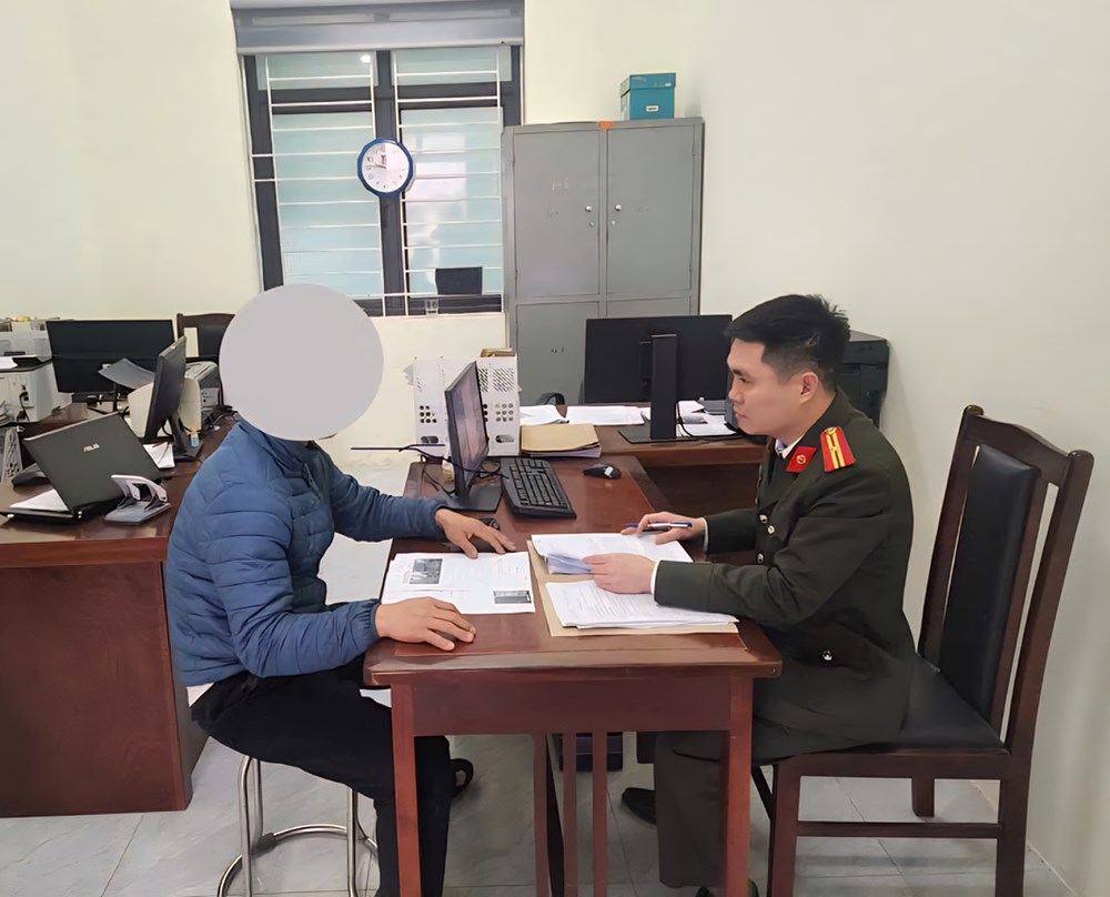 Xử lí đối tượng đăng tải sai sự thật về công an để bán gà Đông Tảo  - ảnh 1