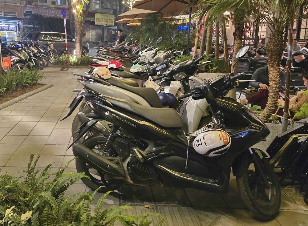 Đón Giao thừa ở hồ Hoàn Kiếm gửi xe miễn phí ở đâu? - ảnh 1