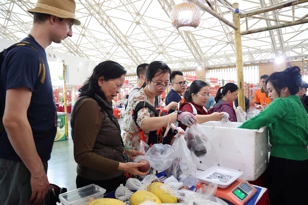 Ào ạt “chốt đơn” trong ngày bế mạc Hội chợ Mùa Xuân 2026 - ảnh 5