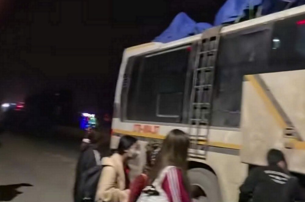 Xử lí nhiều xe khách chở quá số người dịp Tết - ảnh 1